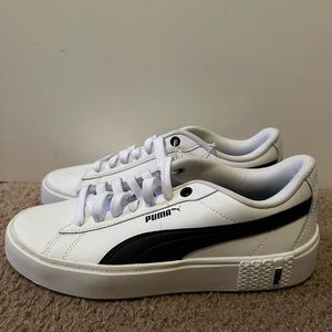 Women’s puma sneakers